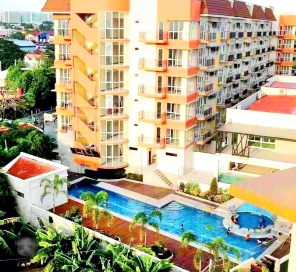The Lancris Residences, 2 Bedrooms, 1 Bathroom, Living-Room, Kitchen & Pool Is Free Paranaque City Exterior foto